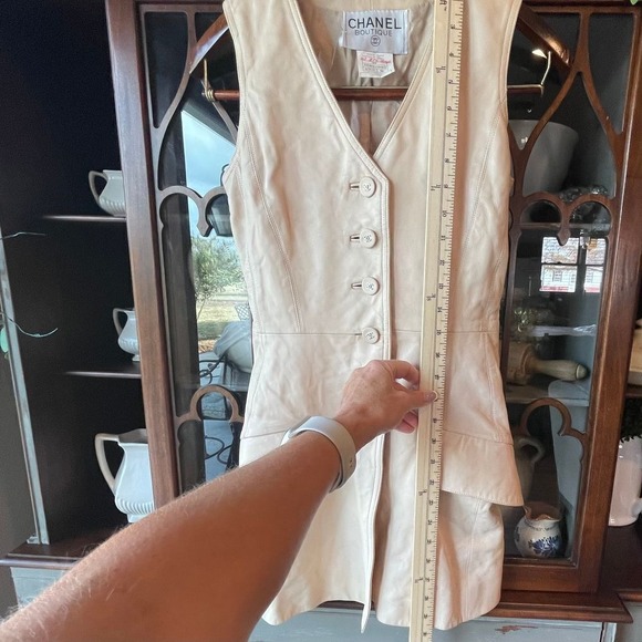 CHANEL BOUTIQUE Vintage Lambskin Sleeveless Longline Vest Creme Sz 38 With COA - Picture 8 of 16